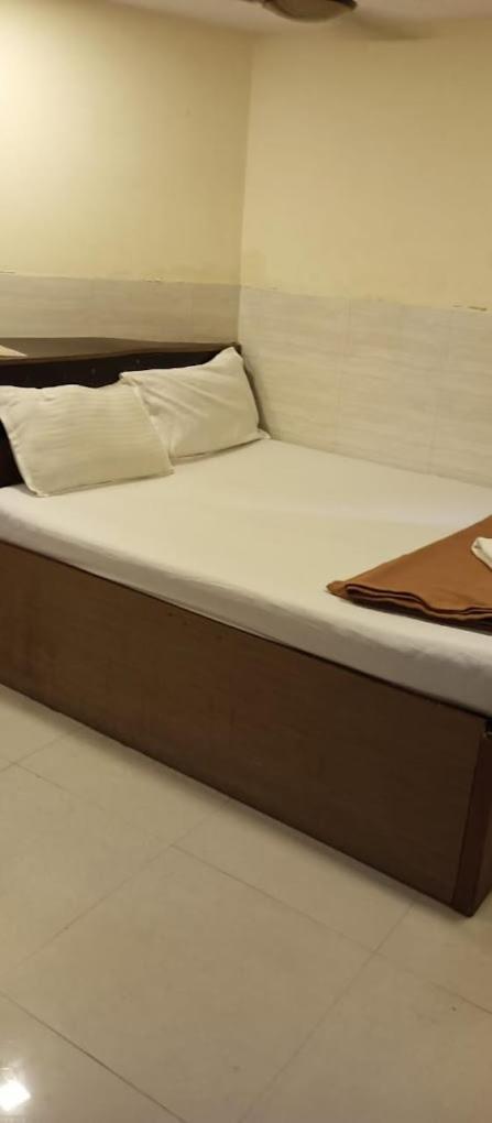New Hotel Tara By Glitz Hotels Mumbai Exterior photo